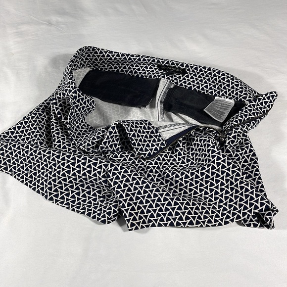 Banana Republic womens navy and white geometric polyester 3.5" shorts - size 6 - Picture 7 of 10